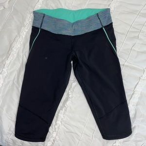 COPY - Lululemon Running Crops Striped Teal with Pocket | Size 8